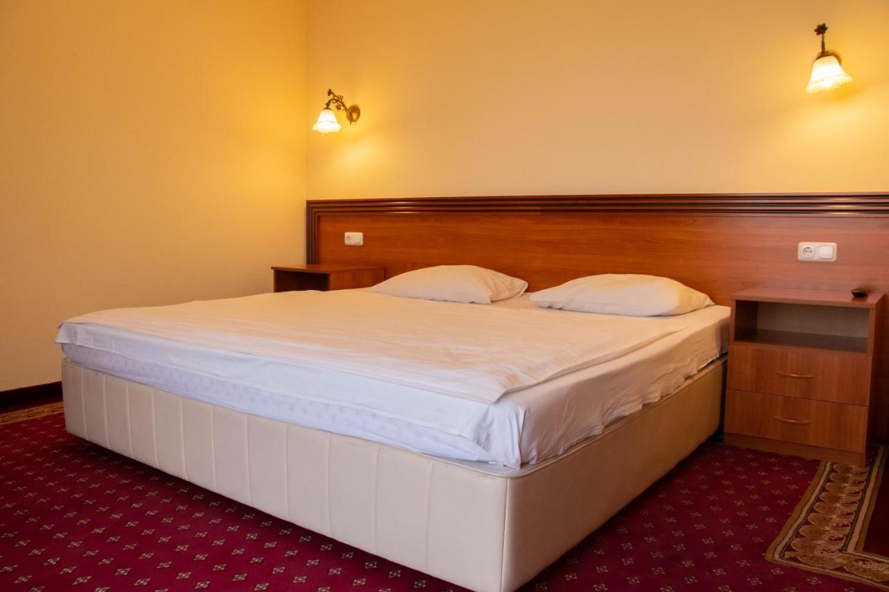 Olympavan Hotel Ереван Екстериор снимка