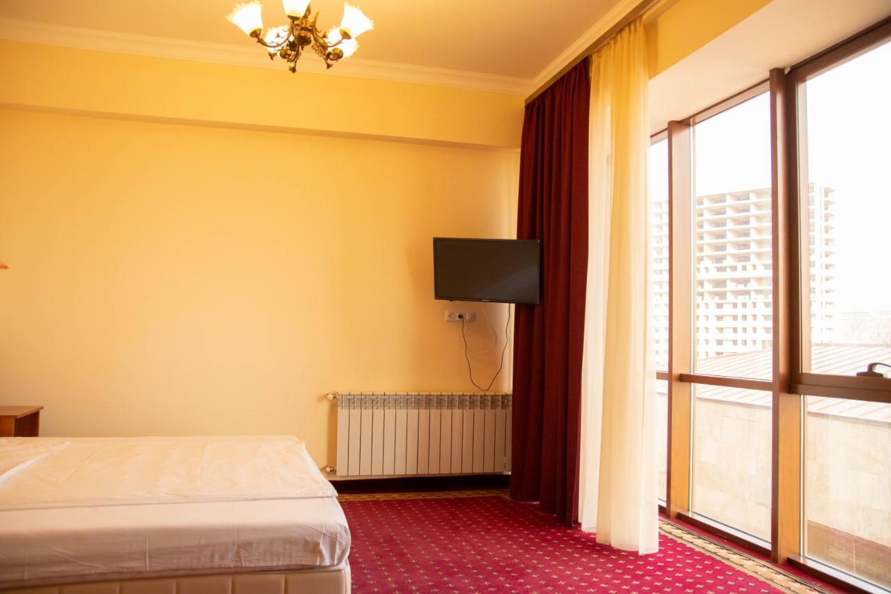 Olympavan Hotel Ереван Екстериор снимка