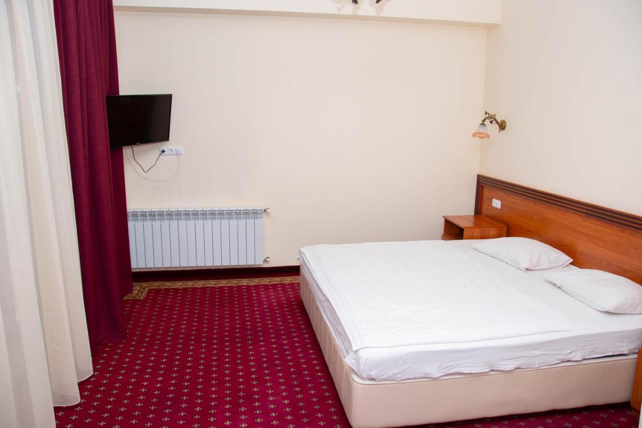 Olympavan Hotel Ереван Екстериор снимка