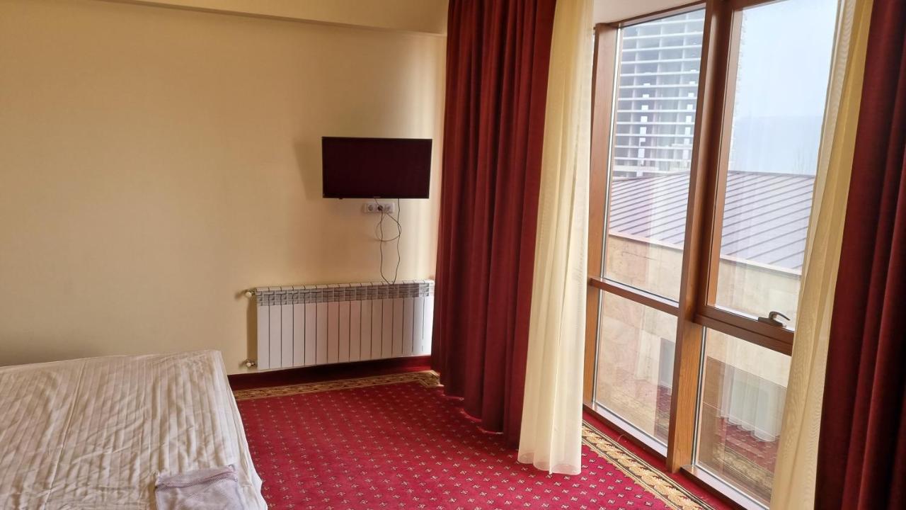 Olympavan Hotel Ереван Екстериор снимка