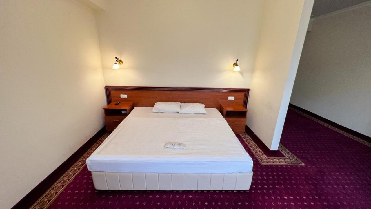Olympavan Hotel Ереван Екстериор снимка