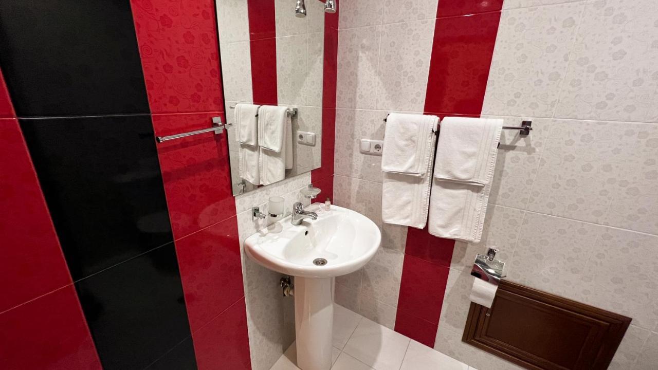 Olympavan Hotel Ереван Екстериор снимка