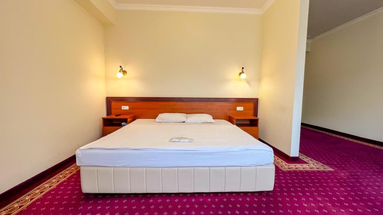Olympavan Hotel Ереван Екстериор снимка