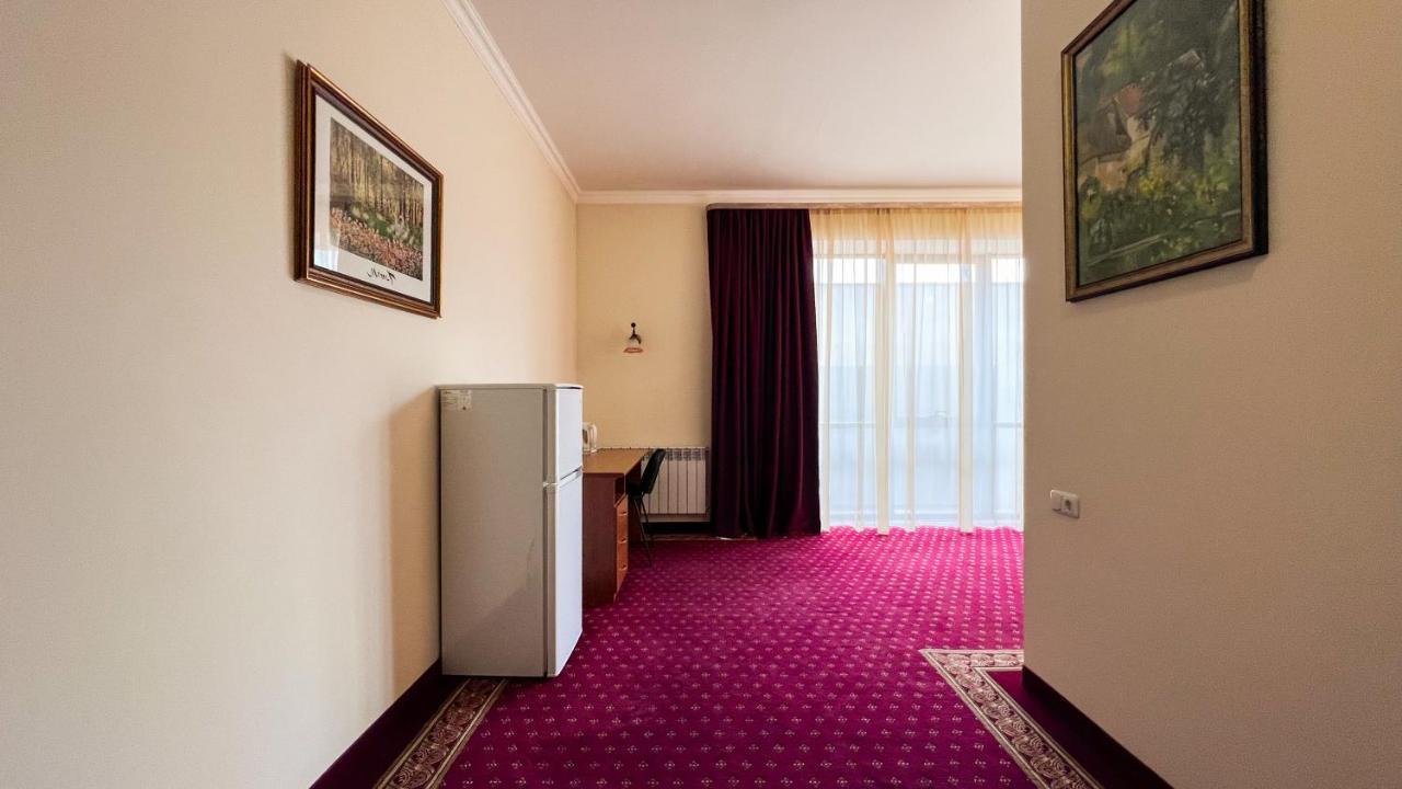 Olympavan Hotel Ереван Екстериор снимка